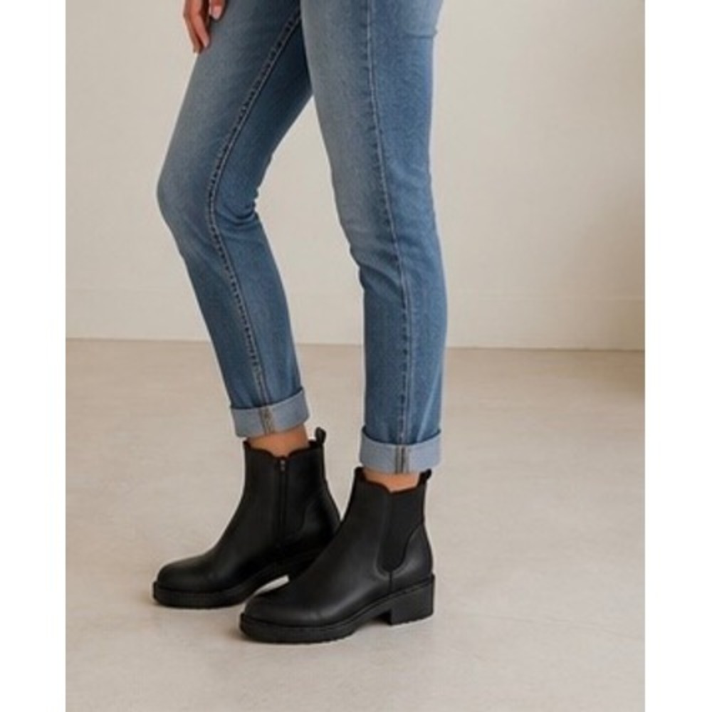 Time and Tru Womens Black Lug Sole Ankle Boots Side Zip‎ Memory Foam Size 7